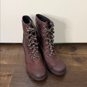 Sorel Women's Rich Brown Lace-Up Boots
